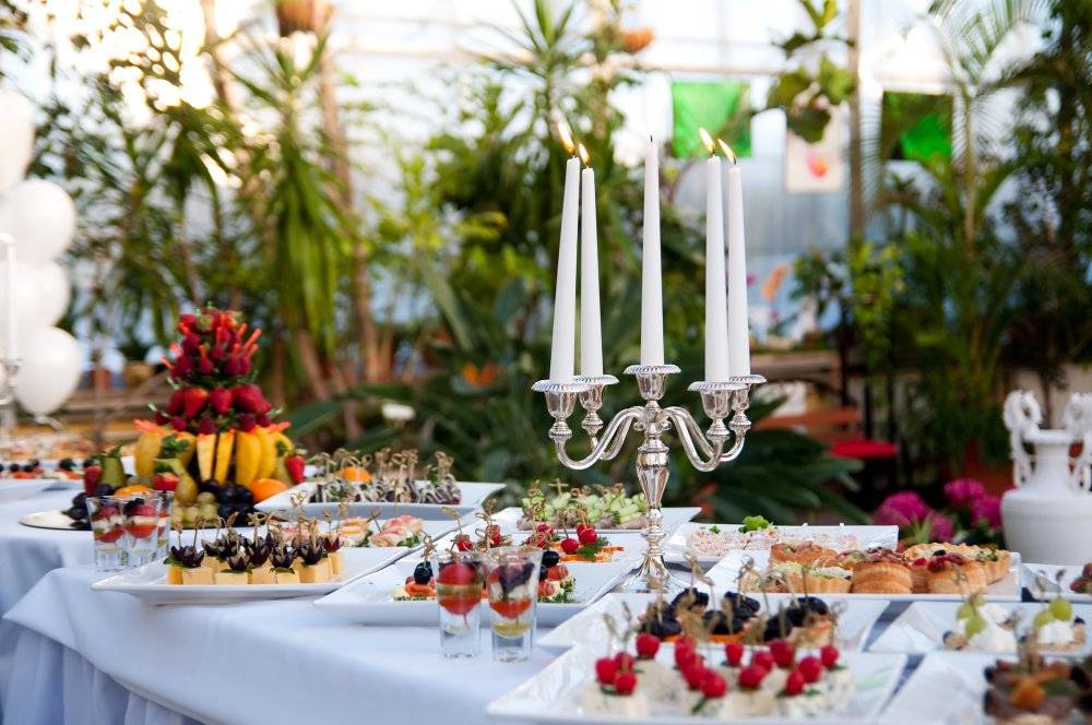 Le traiteur la Tapenade vous propose un menu complet de l'apéritif au dessert, qui saura charmer vos invités