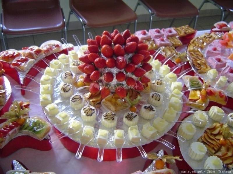 Le traiteur la Tapenade vous propose un menu complet de l'apéritif au dessert, qui saura charmer vos invités
